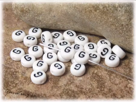 Bokstavspärla G i acryl  20-pack ca 7 mm