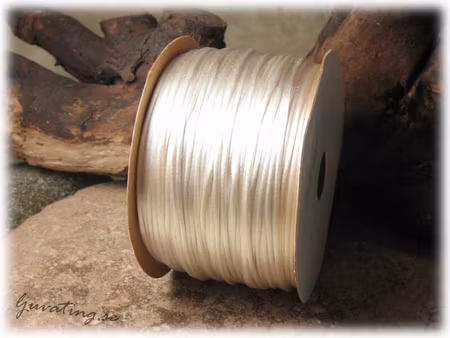 Ivory benvit Rattail / Satincord tjocklek ca 1 mm