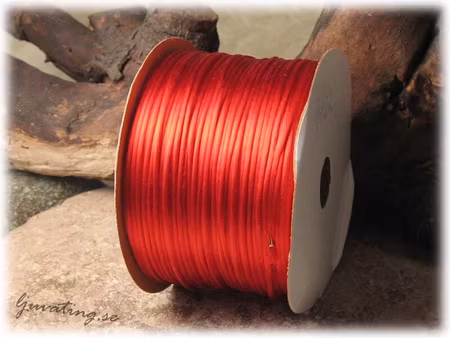 Röd Rattail / Satincord tjocklek ca 1 mm