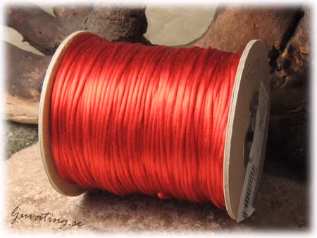 Röd Rattail / Satincord tjocklek ca 2 mm
