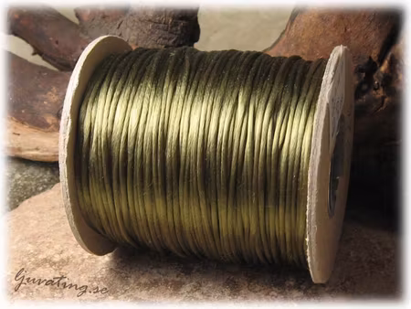 Mörk olivgrön Rattail / Satincord tjocklek ca 2 mm