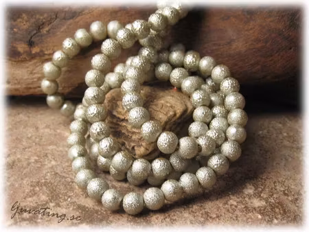 Ljus grågrön glaspärla med struktur 30-pack ca 6mm