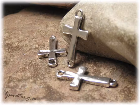 Kors i tibetsilver connector med 2 öglor 26x14 mm