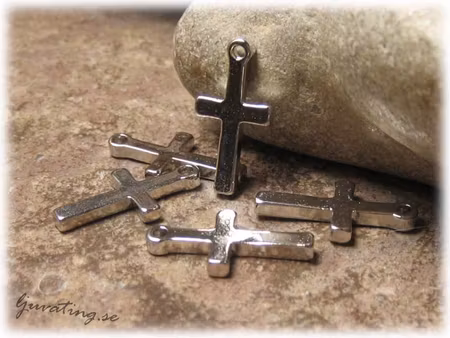 Kors 5-pack liten berlock i metall 18x9 mm