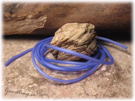 Gummislang rund ihålig lila tjocklek ca 2 mm