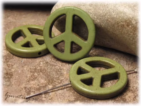 Peacemärke i olivgrön Howlite 25 mm