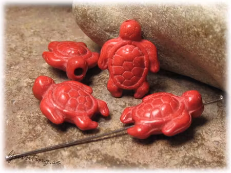 Sköldpadda i röd howlite ca 18x15 mm