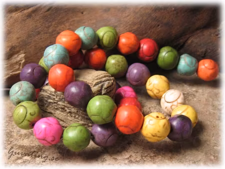 Runda i howlite 1 sträng mixade färger ca 11 mm