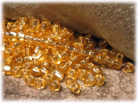 Miyuki triangel silverlined gold 8/0