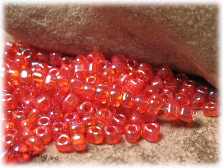 Miyuki triangel rose ruby 8/0