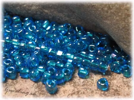 Miyuki triangel capri blå rainbow 8/0