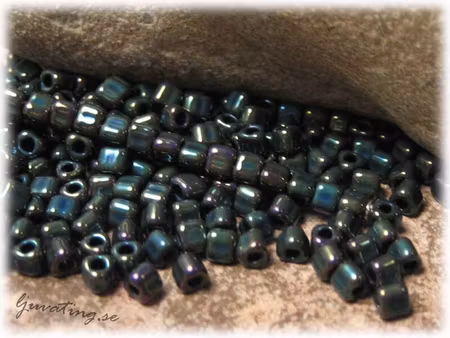 Miyuki triangel iris grön 8/0