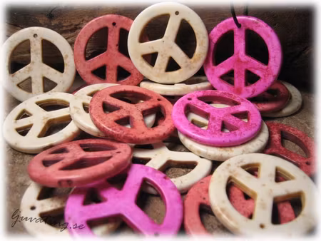 Hänge peacemärke mixade färger 10-pack ca 34 mm
