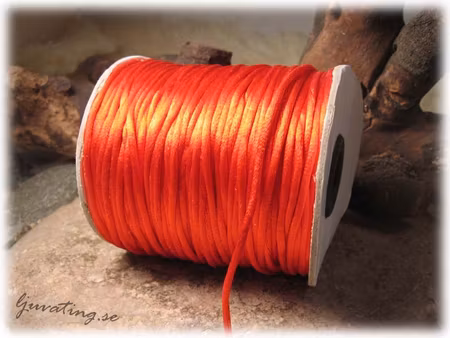 Satinband röd tjocklek ca 3 mm