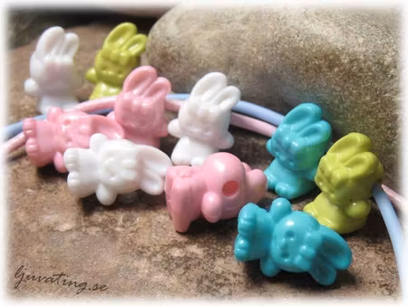 Acrylpärla kaniner i mixade färger 10-pack