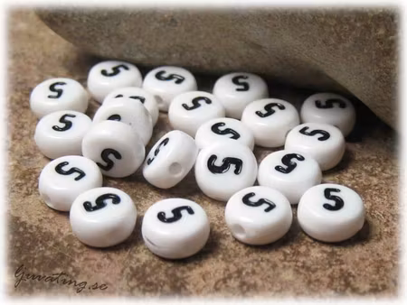 Pärlor siffran 5 i acryl  20-pack ca 7 mm