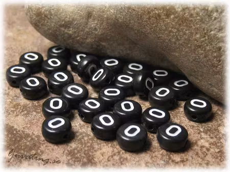 Bokstavspärla O i acryl svart 20-pack ca 7 mm