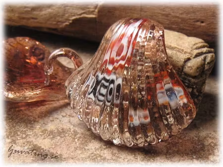 Glashänge snäcka plommonlila med blommor 22x22 mm