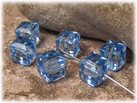 Kub sapphire Swarovski 1 styck 8x8 mm