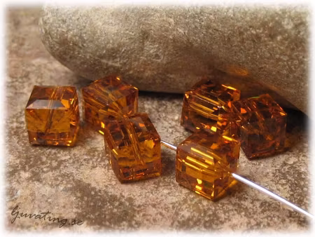 Kub topaz Swarovski 1 styck 8x8 mm
