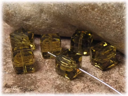 Kub olivine Swarovski 1 styck 8x8 mm