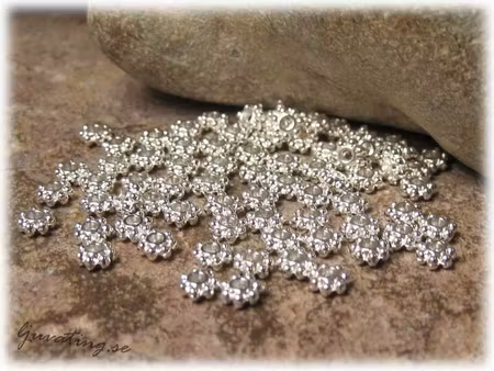 Ljust silverfärgade mini Daisy 75-pack ca 4,5 mm