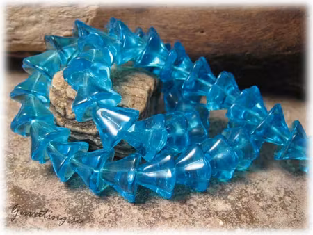 1 sträng blå änglakjol ca 12 x10 mm