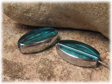 Turkos glaspärla med silverkant ca18x10mm