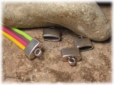 Avslut med hål ca 9x2 mm till band 1 par