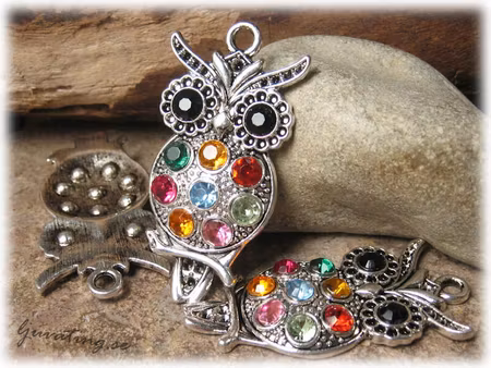 Hänge uggla med färgglad strass ca 48x23 mm