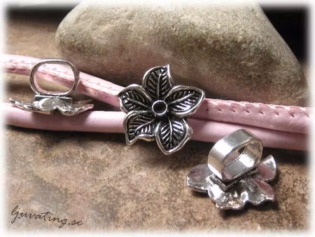 Slider blomma 22 mm i metall stort hål ca 10x7 mm