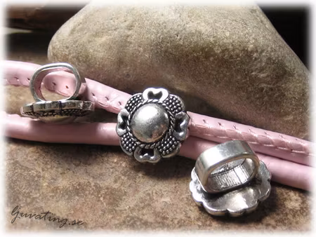 Slider ringblomma i metall stort hål ca 10x7 mm