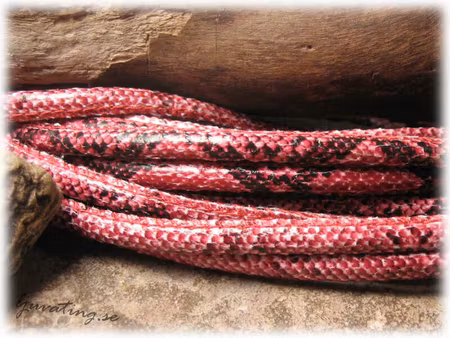 Röd orm läderimitation med söm tjocklek ca 5mm