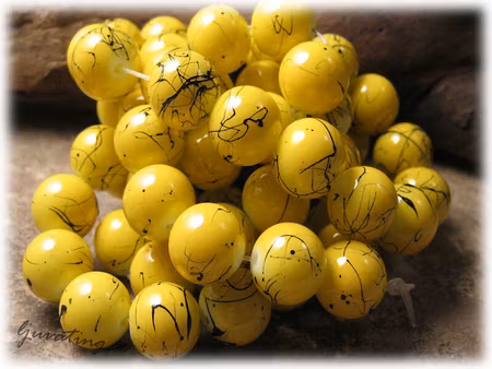 Glaspärla gul med svarta streck 10-pack ca 12 mm