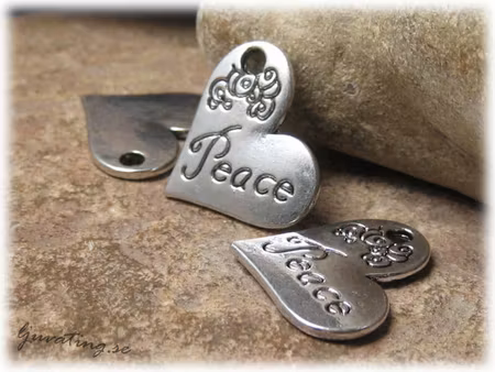 Berlock hjärta med text Peace ca 21x20 mm