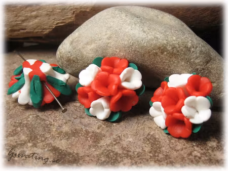 Fimopärla vit röd flerblommig blomma ca 25x15 mm