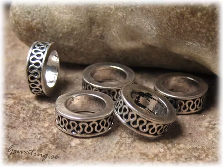 Sluten mönstrad ring tibetsilver ca11mm hål ca 7mm