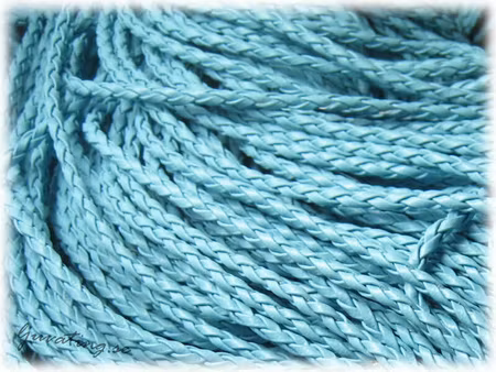 Blått flätat band läderimitation tjocklek ca3mm