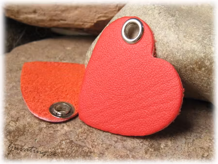Hänge rött hjärta i fuskläder 36x36 mm