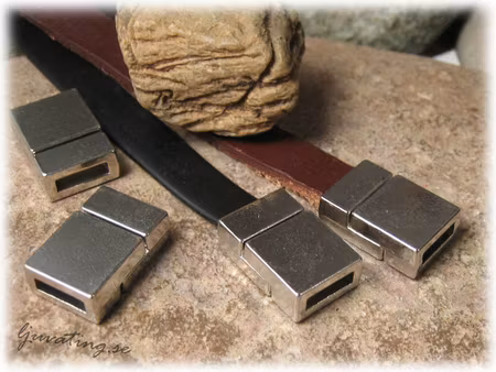 Magnetlås platinafärgad 21x14mm hål 10x2,5 mm