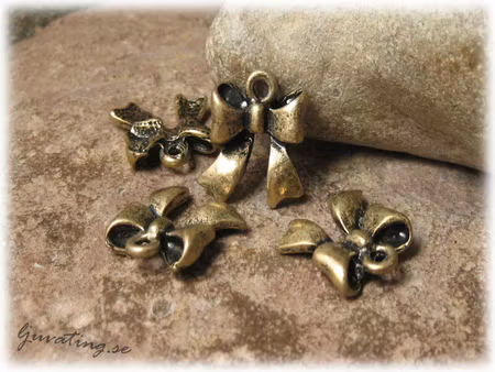 Berlock rosett i metall bronsfärgad ca 18x16 mm