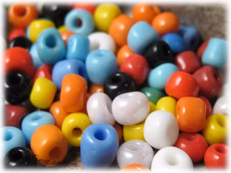 Seed beads mixade opaka färger  6/0 ca 4 mm