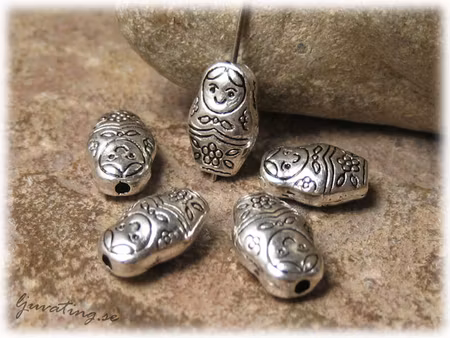 Rysk docka i metall ca 12x8 mm