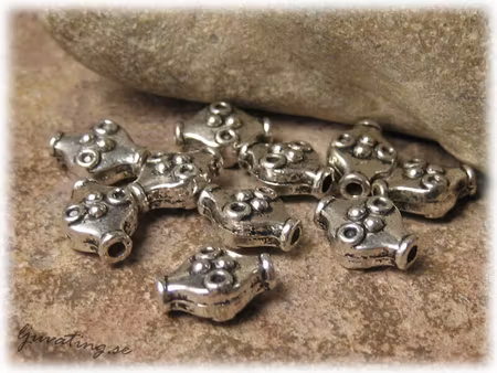 Romb i metall med mönster 10-pack ca 11x8 mm