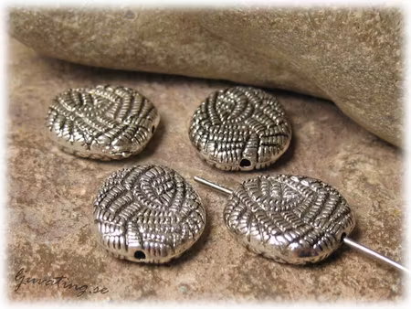 Metallpärla platta mönstrade ca 13x14  mm