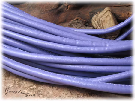 Lila läderimitation med söm tjocklek ca 5,5 mm