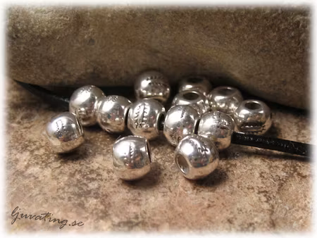 Metallpärla silverfärgad mönstrad 10-pack ca 7 mm