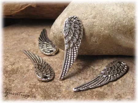 Berlock vinge med hål i antik silver ca 30x9 mm