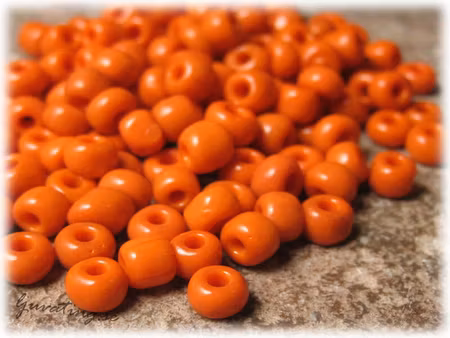 Seed beads opaka orangeröd storlek 6/0 ca 4 mm
