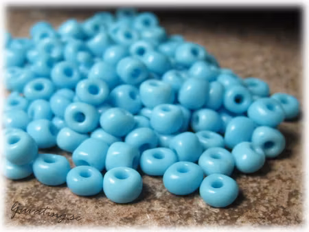 Seed beads opaka himmelsblå storlek 6/0 ca 4 mm